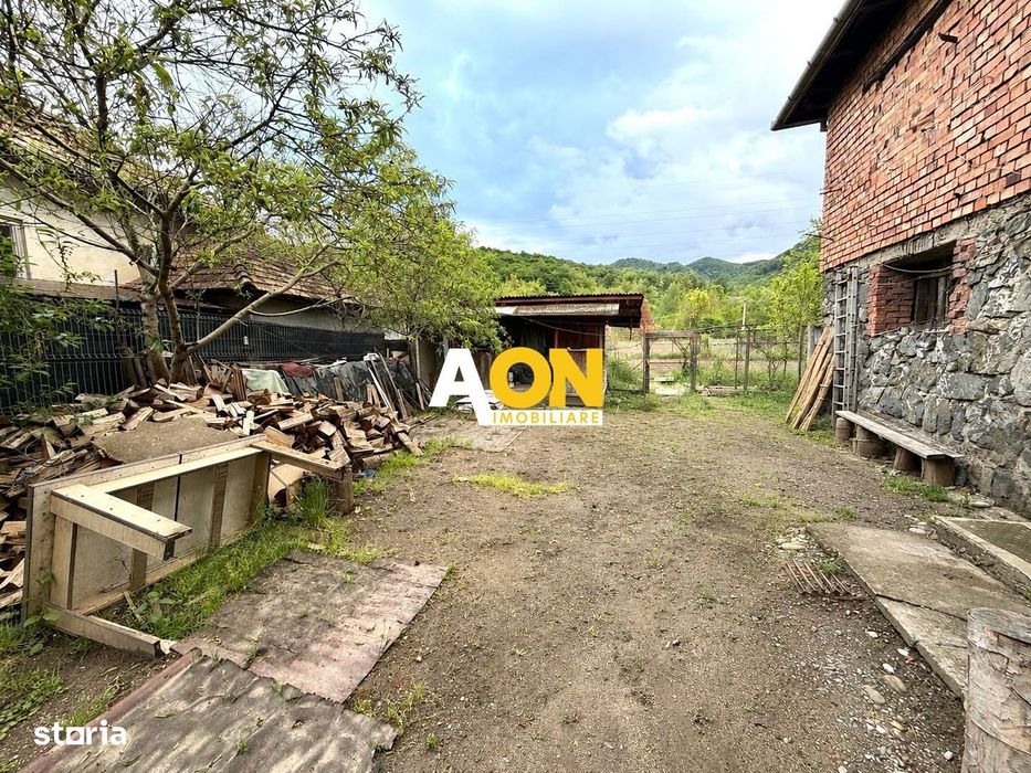 Casă cu 7 camere de vânzare în Meteș, 810 mp teren