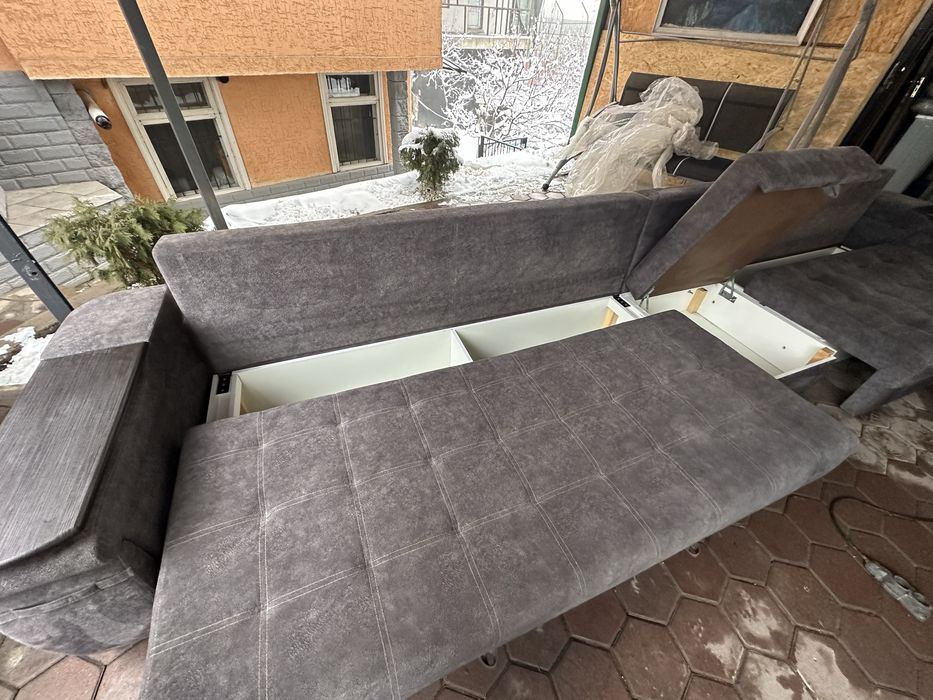 Диван большой прямой