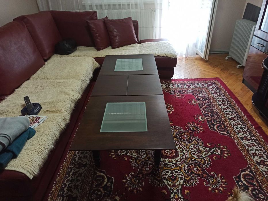 Продавам холна маса