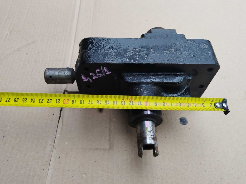 Multiplicator de turație reductor la 90 de grade