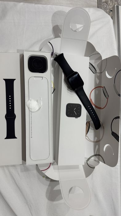 Продаю смарт часы Apple Watch Series 5