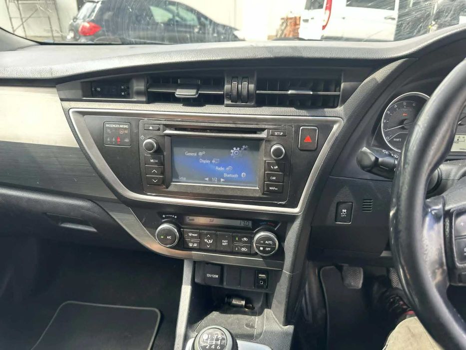 Toyota Auris 2014г 1.4 90 кс НА ЧАСТИ