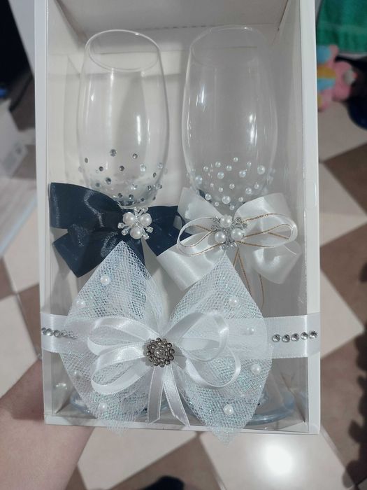 Чаши за младоженци и кумове