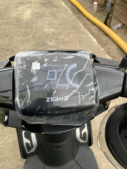 Vând scuter electric CFMoto zeeho AE8+