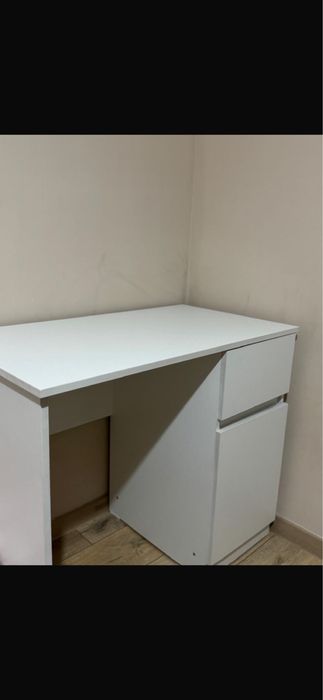 стол письменный в хорошем состоянии