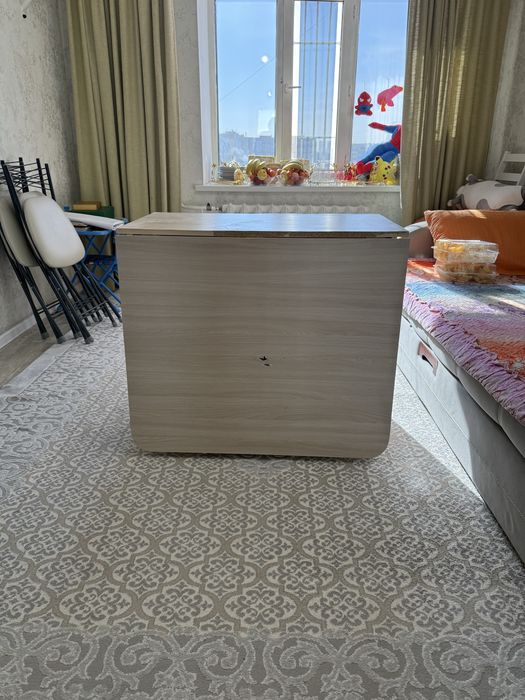 Стол раскладной размеромв 90*1,90