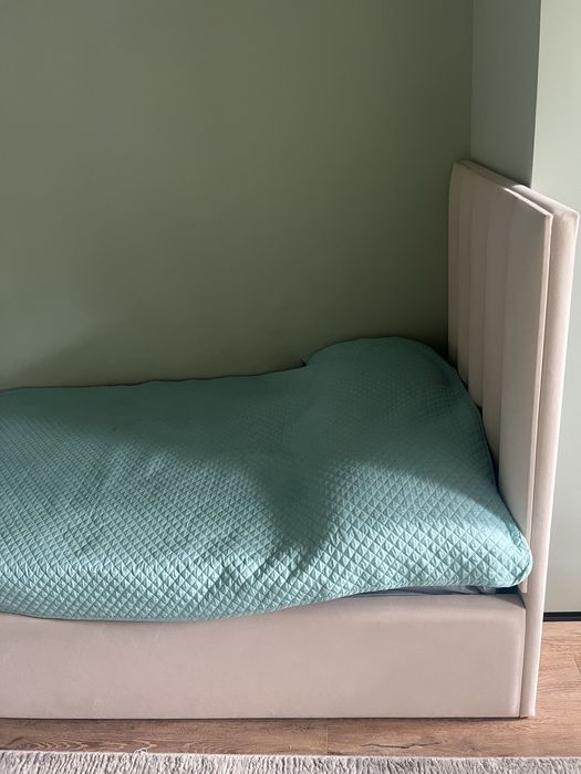 Кровать для спальни