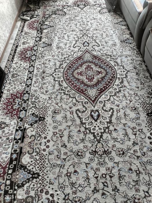 Продам ковер б/у ширина 2,5 м*длина 5м.