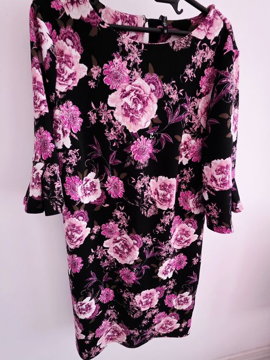 Дамска Рокля на цветя