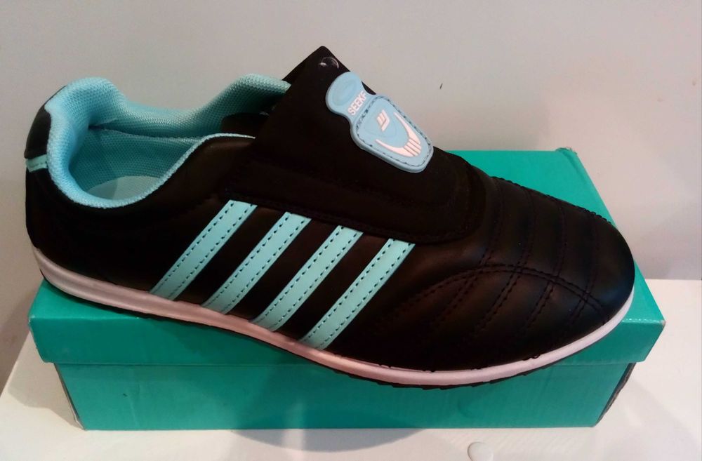 Кросовки новые 4500 38 размер