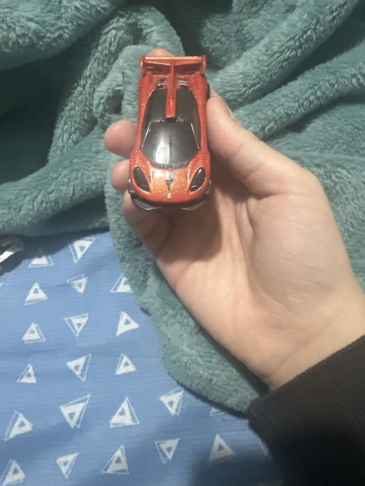 vand masinuta hot weels