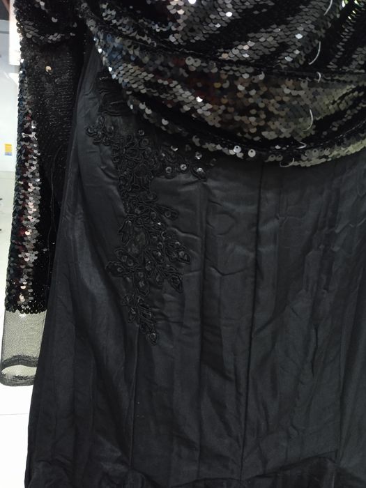 Юбка с вышивкой на боку, размер М