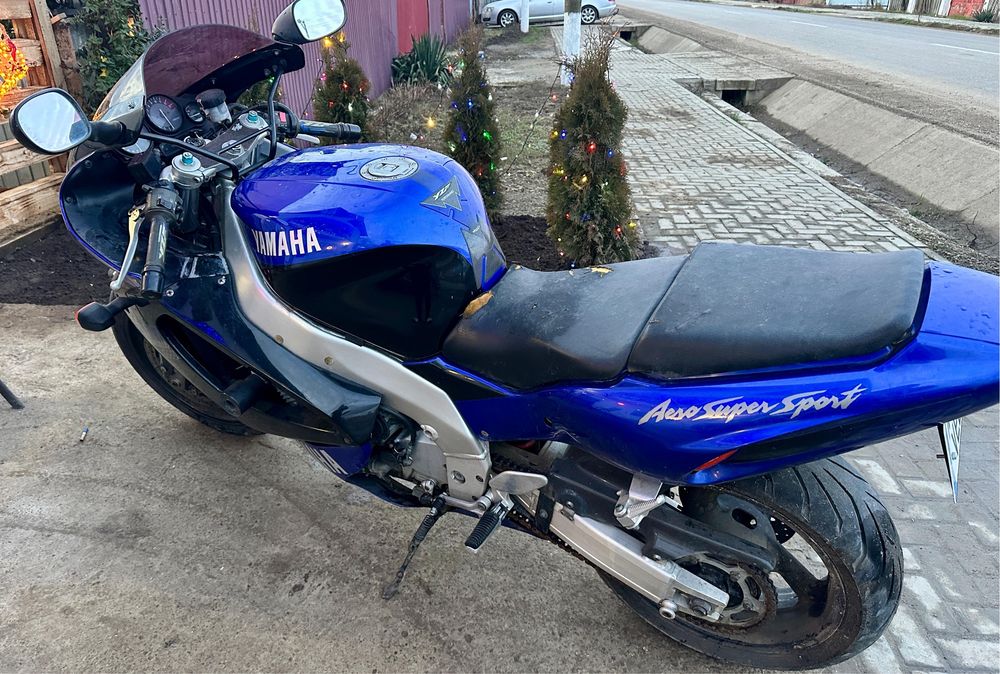 Yamaha thunderace 1000cc YZF