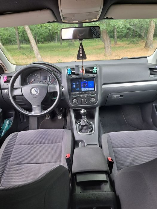 Vând Volkswagen Jetta