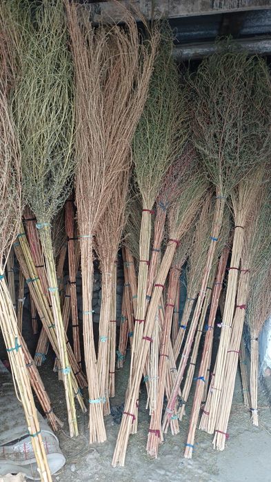 Hovli supurgi sotiladi