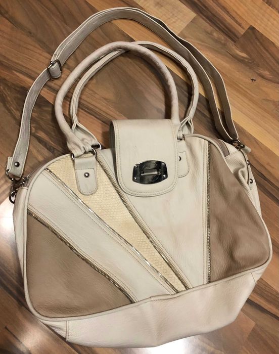 Продавам добре запазени кожени дамски чанти