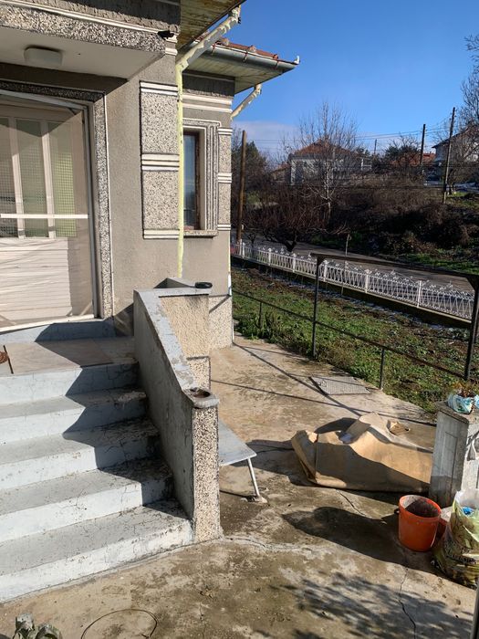 Едноетажна къща с гараж