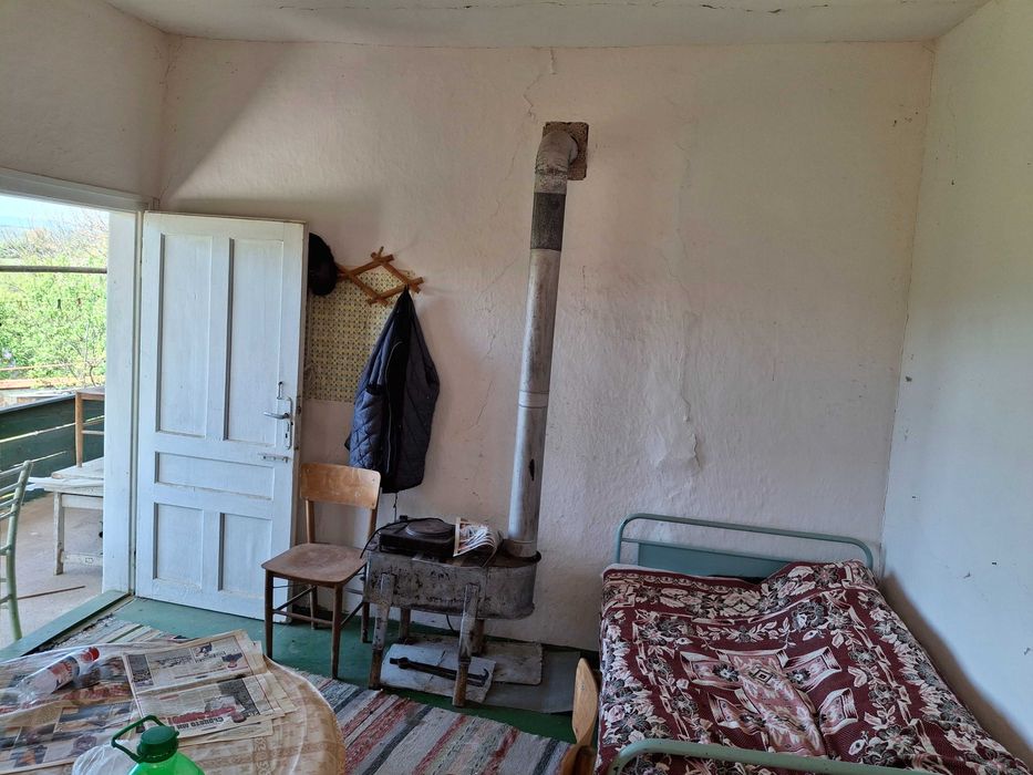 Два парцела с една къща