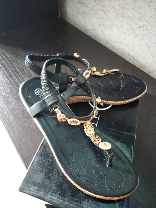 Женские босоножки