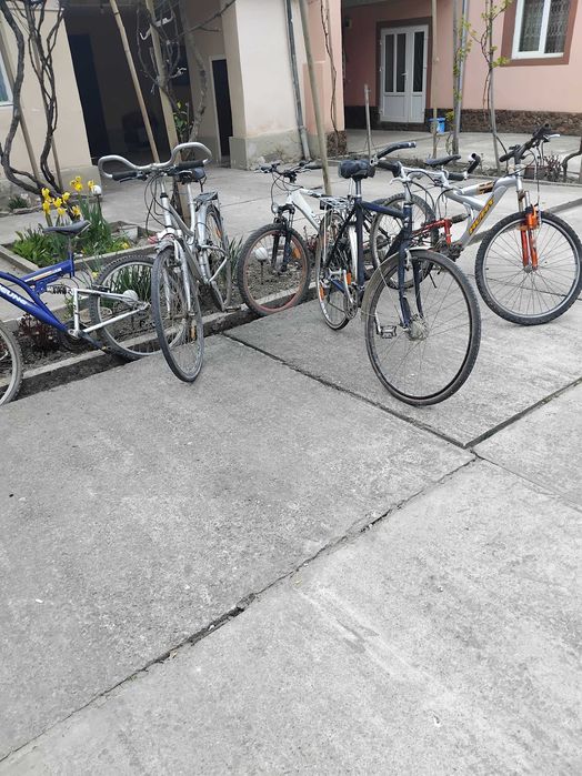 Vând.     biciclete.