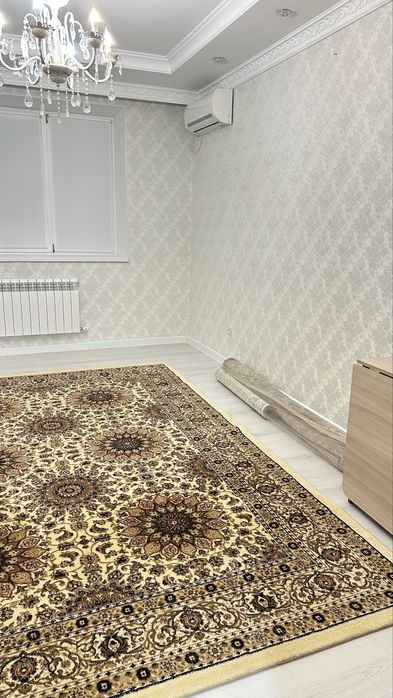 Продам ковер натуральный , размер 2,5/3,5, чистый ,как новый