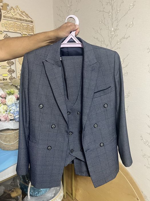Костюм новый продам