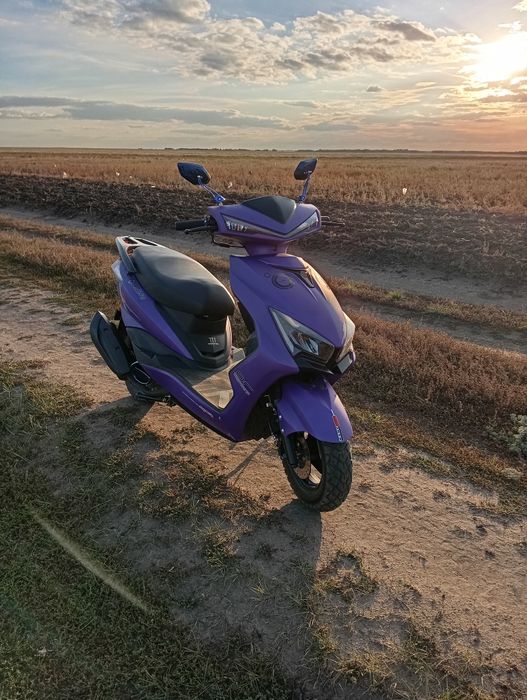 Продам скутер м8 про