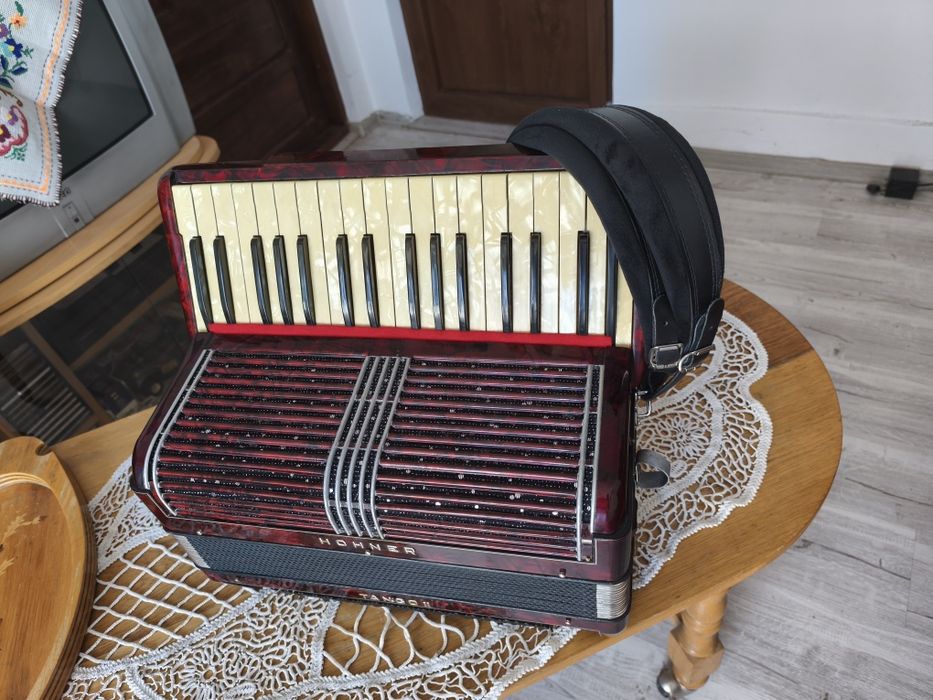 Vând acordeon Hohner/Tango 2/80 basi/preparat bandon,impecabil!