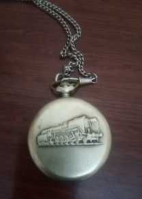 Продам часы на цепочке Маяк