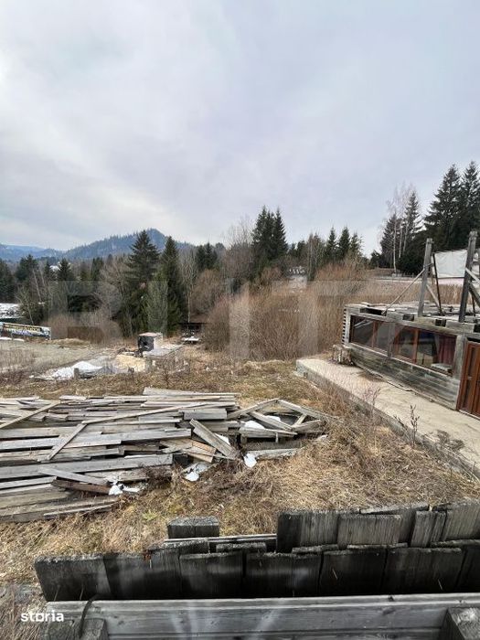 Teren de 10 ari, zona Colibita langa lac