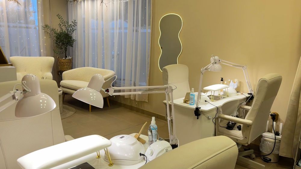 Място под наем за маникюр и педикюр