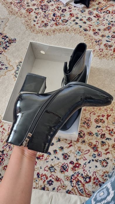 Лакированные сапожки