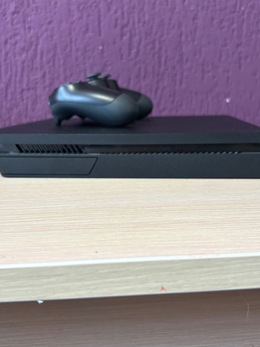 Ps4 slim в отлично състояние