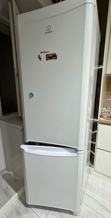 Холодильник Indesit