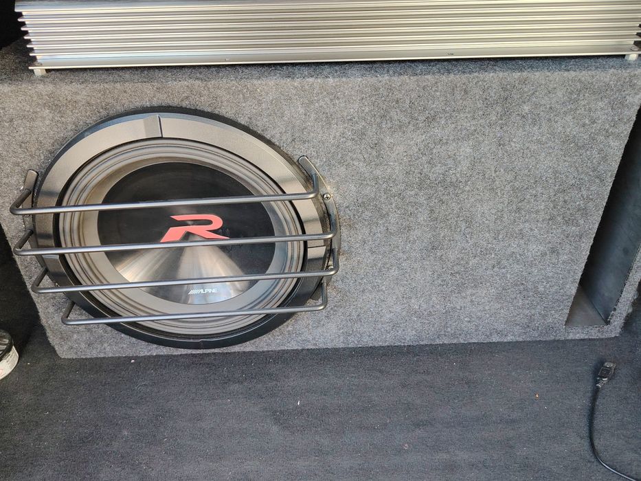 Alpine r Сабвуфер 12(30см)