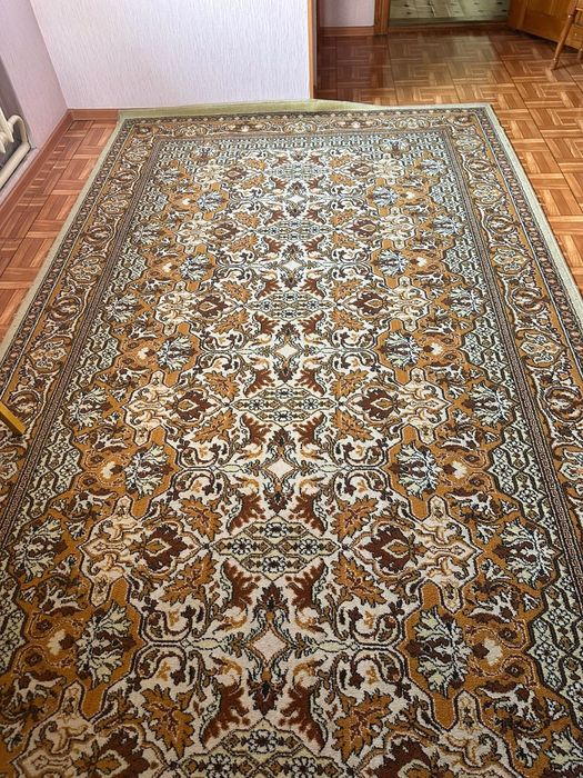 Продам ковёр 2×4