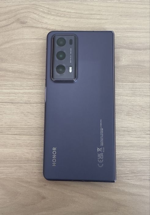 Продается Honor Magic V2