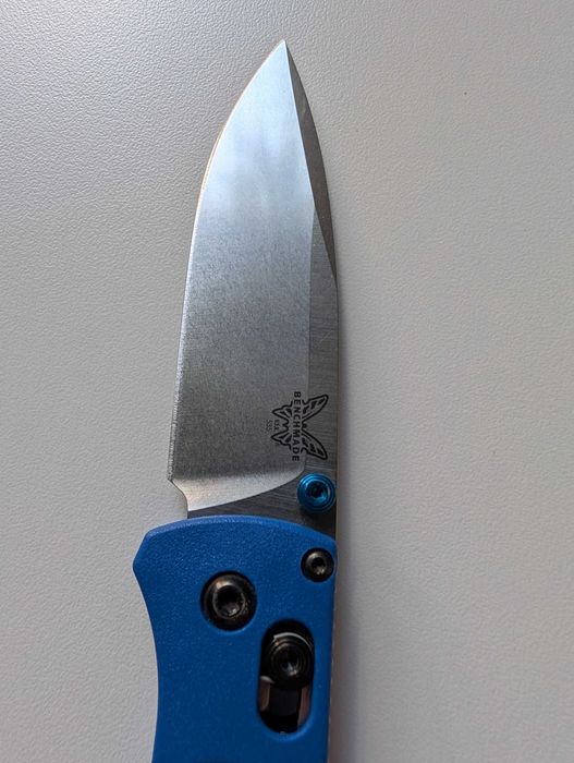 Benchmade Bugout 535 – CPM-S30V – Blue – stare impecabilă – original