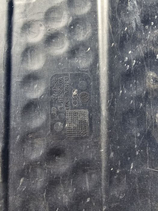 Scut lateral stanga, dreapta vw golf plus 1K0 825 211 , 1K0 825 212