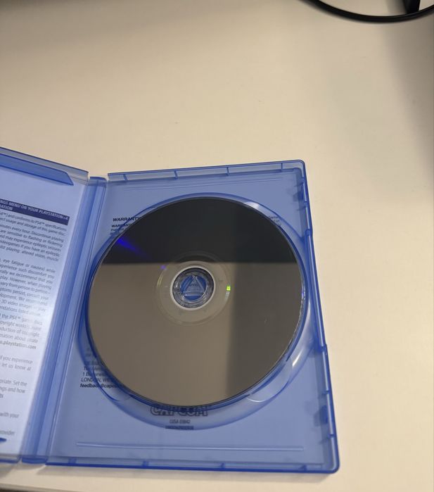 Resident evil 7 ps4 перфектно състояние