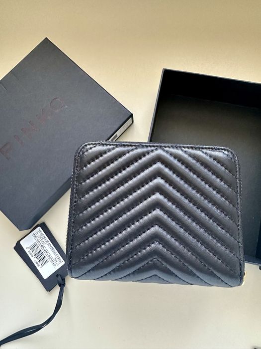 Чисто ново Портмоне Pinko бяло, черно