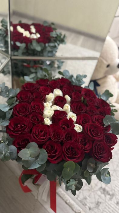 Цветы 51 роз очень свежие,в корзине