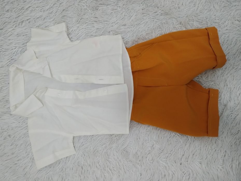 Vând costum baiat
