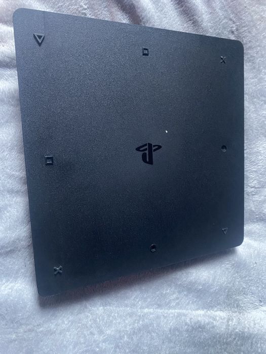 PS4 Slim 500 GB + manetă originală+ 6 jocuri