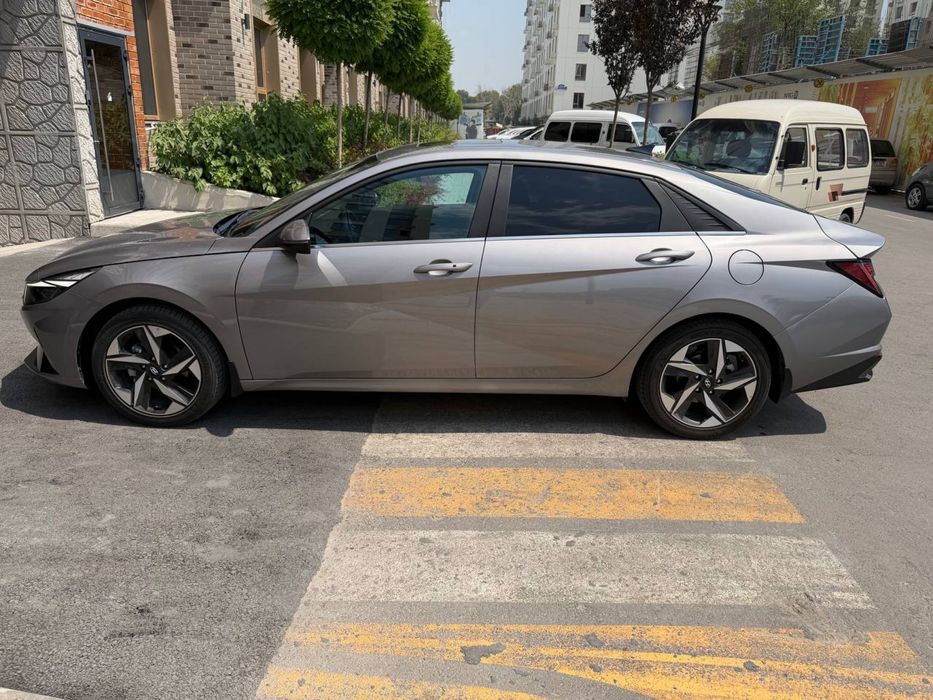 Продается Hyundai Elantra 2.0 2021 год