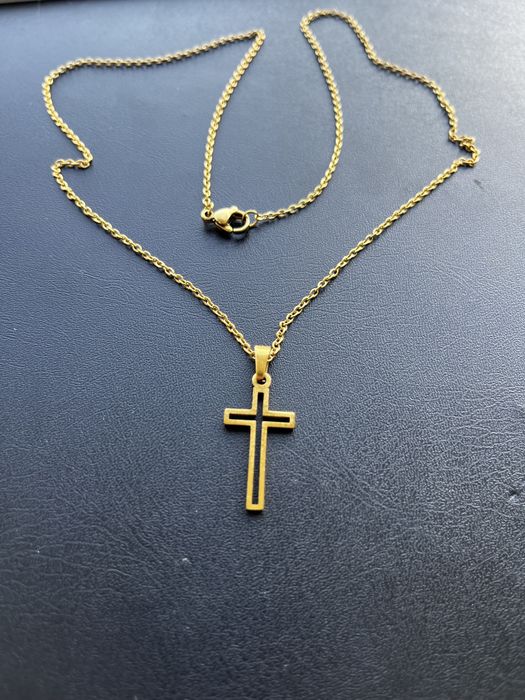 Елегантно кръстче от медицинска стомана, имитация на злато