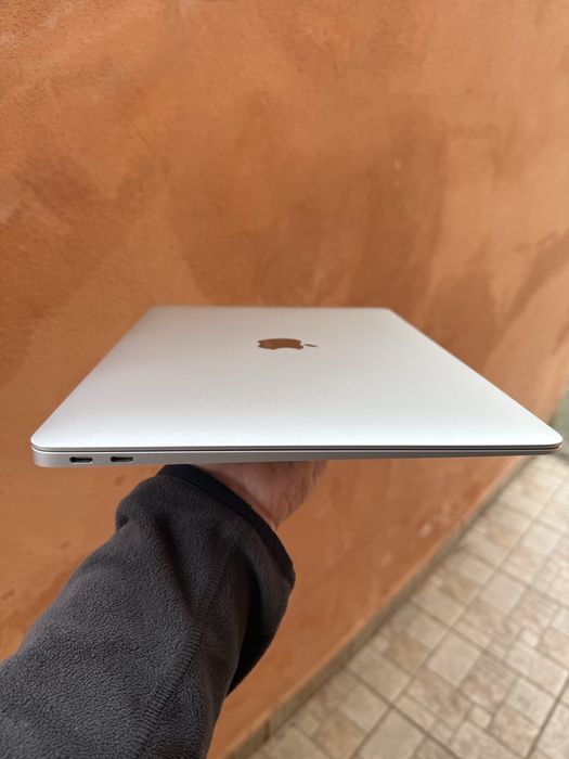 Macbook Air M1 stare foarte buna