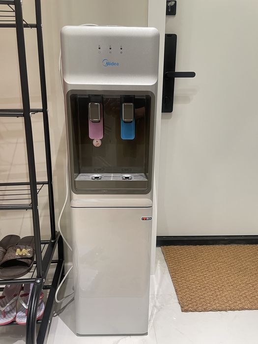 СРОЧНО продаю кулер MIDEA MK-40ES и пустая бутыль FRESH SU