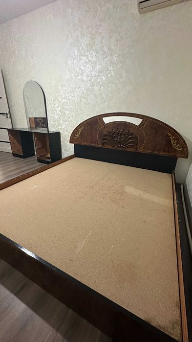 Продаётся спальный гарнитур