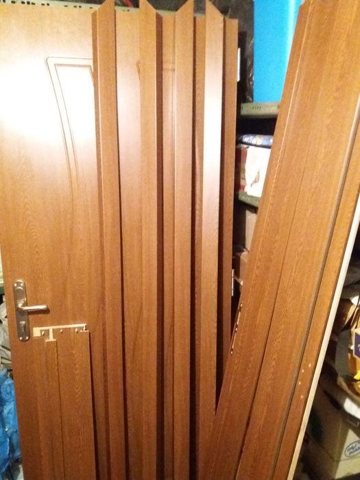 Входна врата с мраморен праг